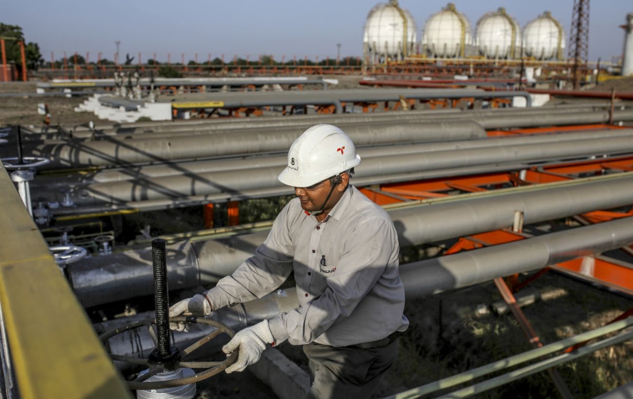 Індійський НПЗ скоротив переробку нафти після санкцій Євросоюзу, - Reuters