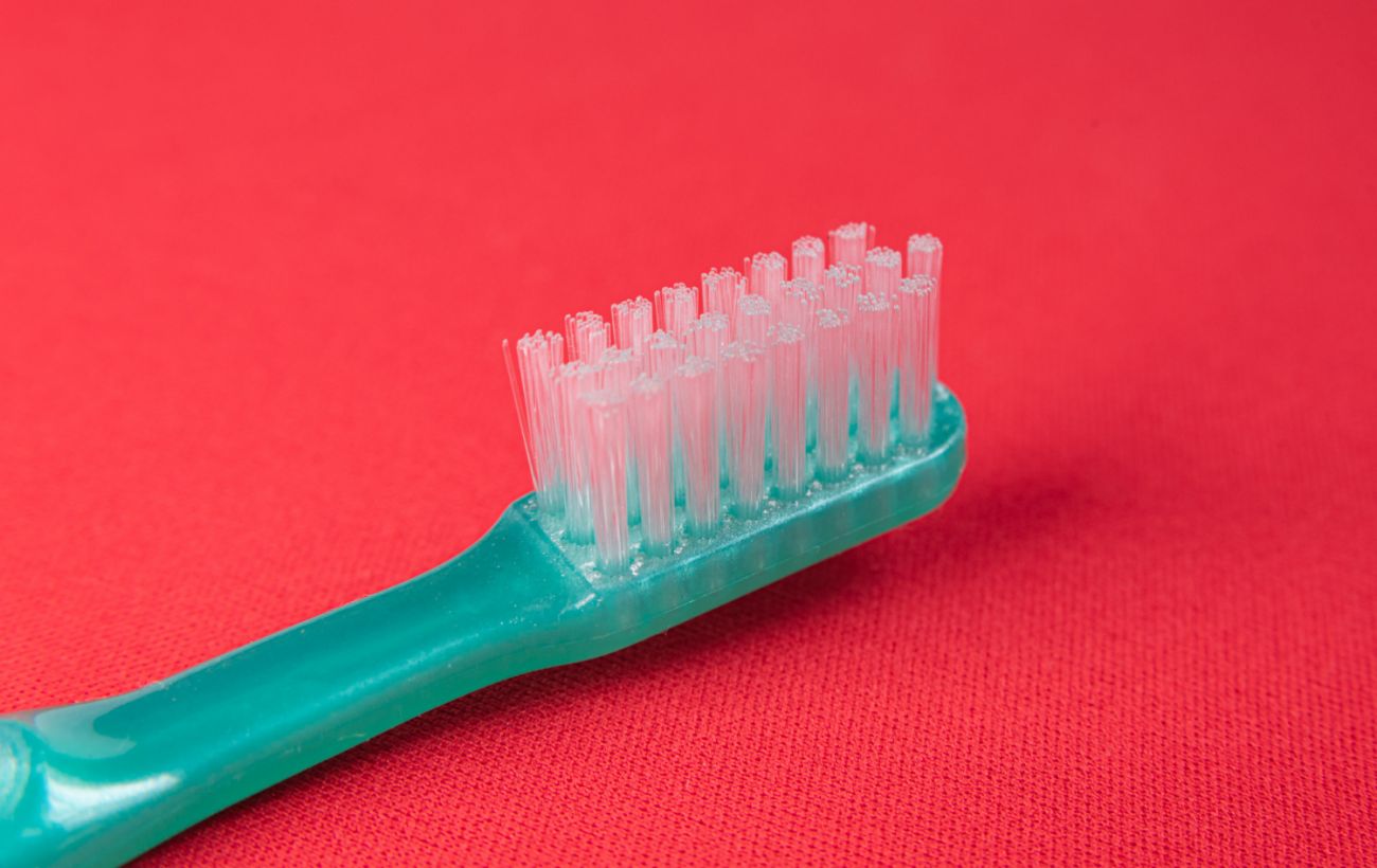 Де не можна тримати зубну щітку: три місця у ванній, які роблять її небезпечною