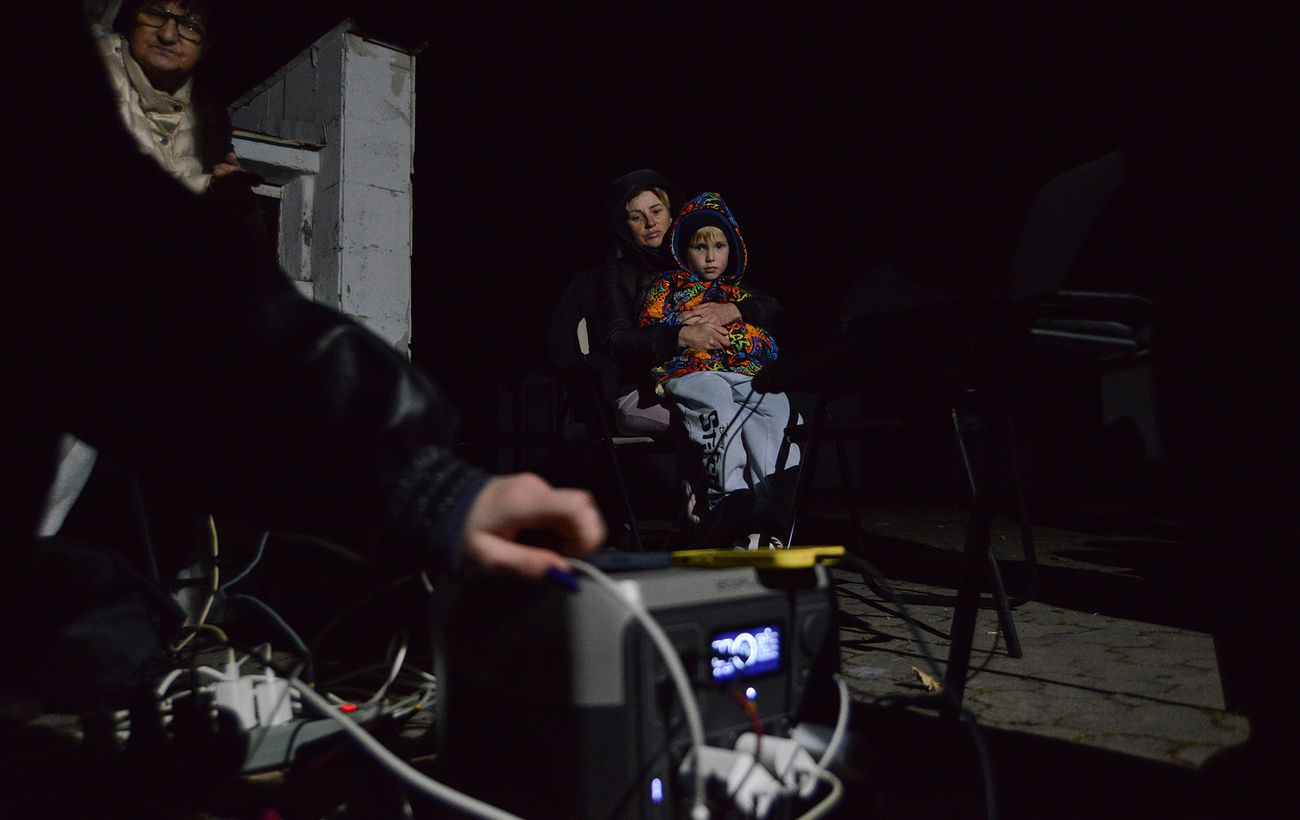 "Укренерго" визначилося з графіками на 12 листопада: як відключатимуть світло