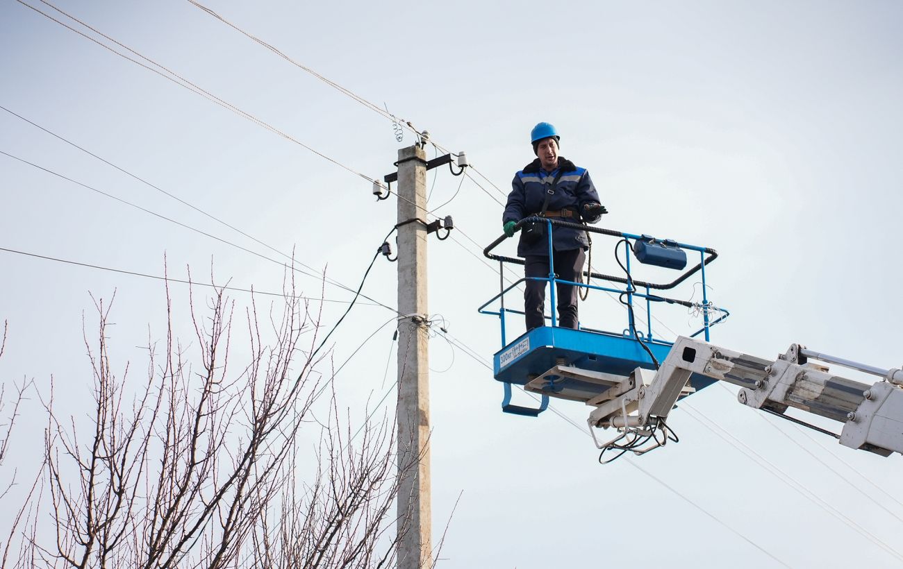Херсон частково без світла: зупинився електротранспорт, можливі перебої з водою