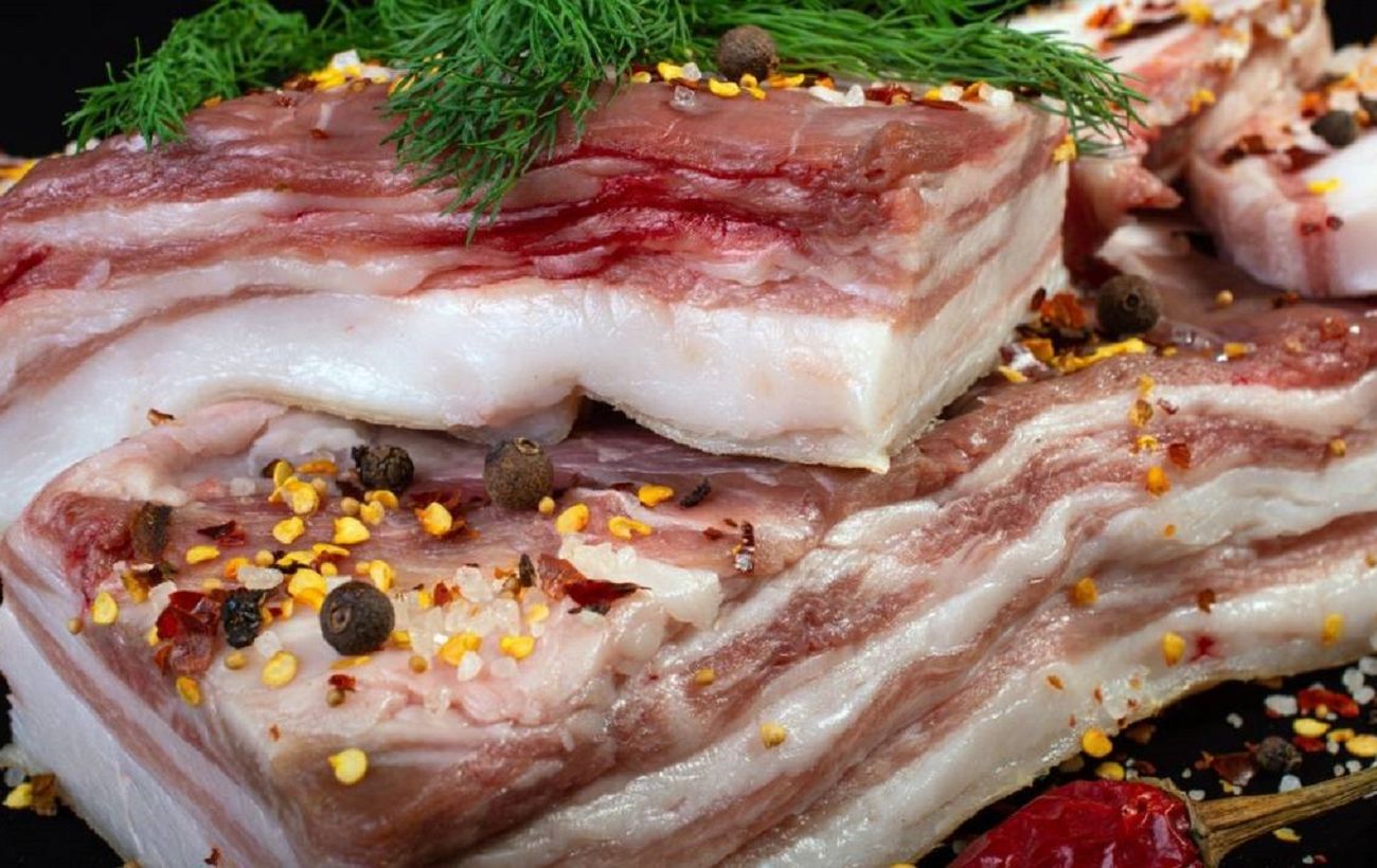 Домашнє сало в розсолі: простий рецепт, який завжди вдається