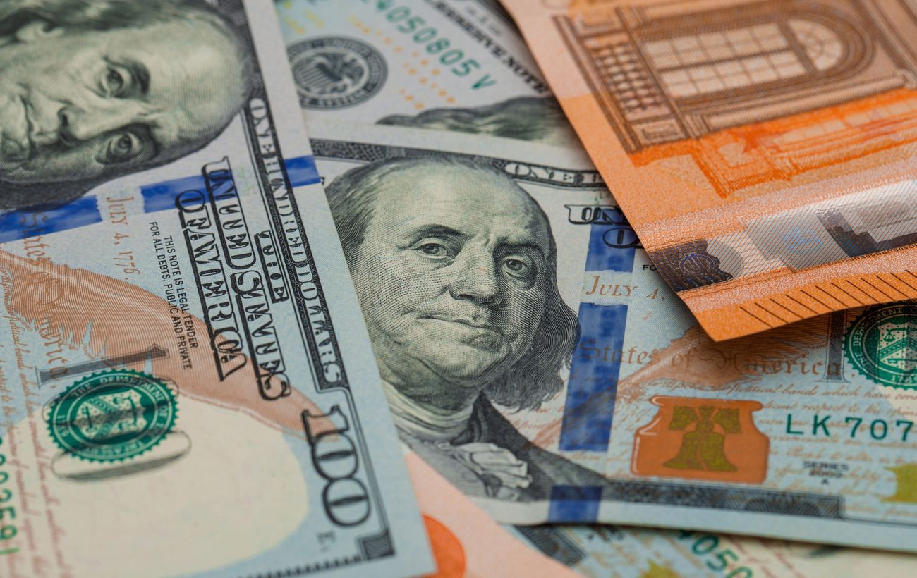 Долар і євро дешевшають в обмінниках