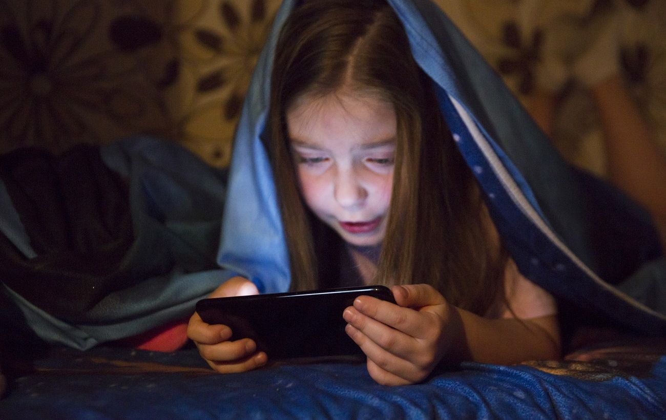 "Скляні очі" зникли: мати забрала у доньки iPhone на 3 тижні і результат вразив усіх