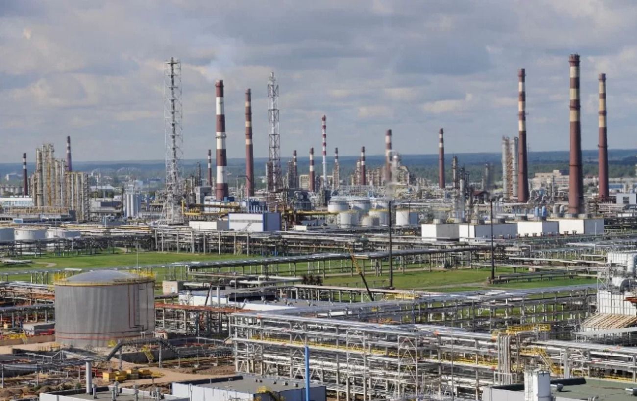 Мінус потужності: у Росії пошкоджено важливі установки одного з найбільших НПЗ