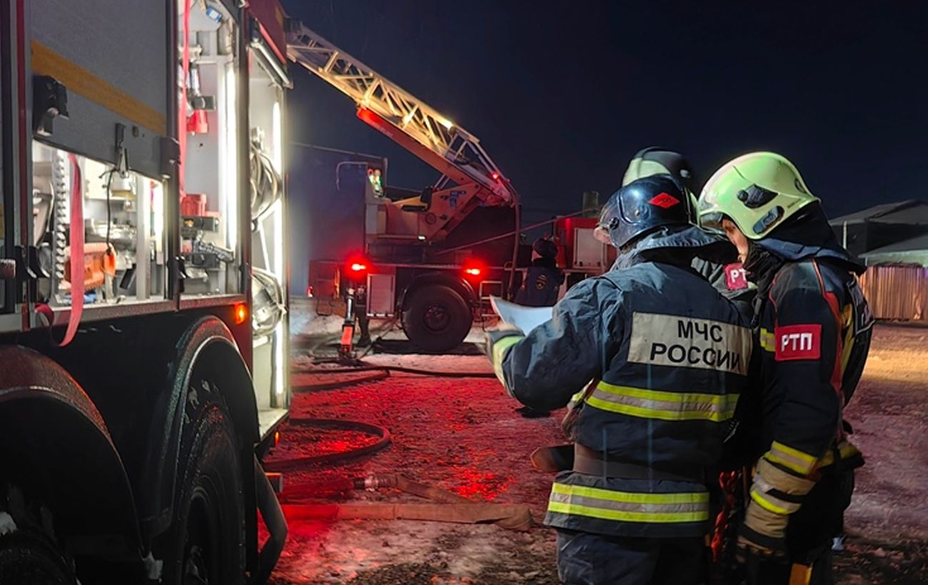 Нічна "бавовна" в тилу РФ: невідомі дрони влаштували вогняне шоу на Ярославському НПЗ