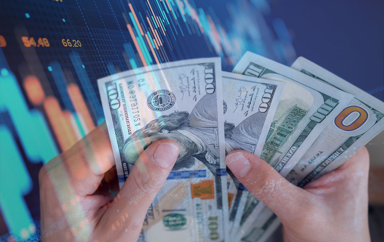 Долар та євро продовжують відкат: курс на 31 березня та чи законна комісія за перекази