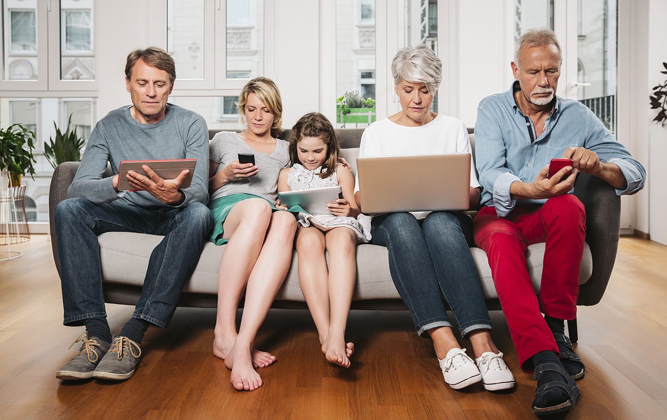 Пенсії, доплати, меддопомога, тарифи й дозвілля: що зміниться для українців у квітні