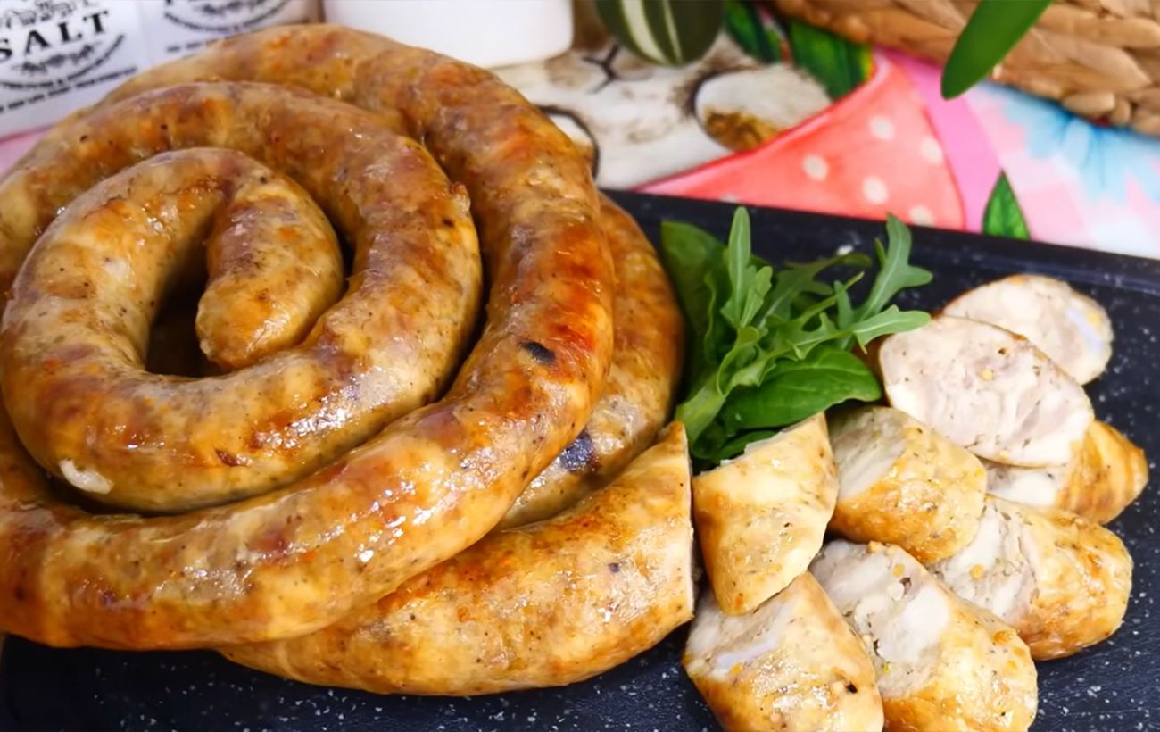 Заощадите вдвічі: бюджетний спосіб приготувати ковбасу на Великдень