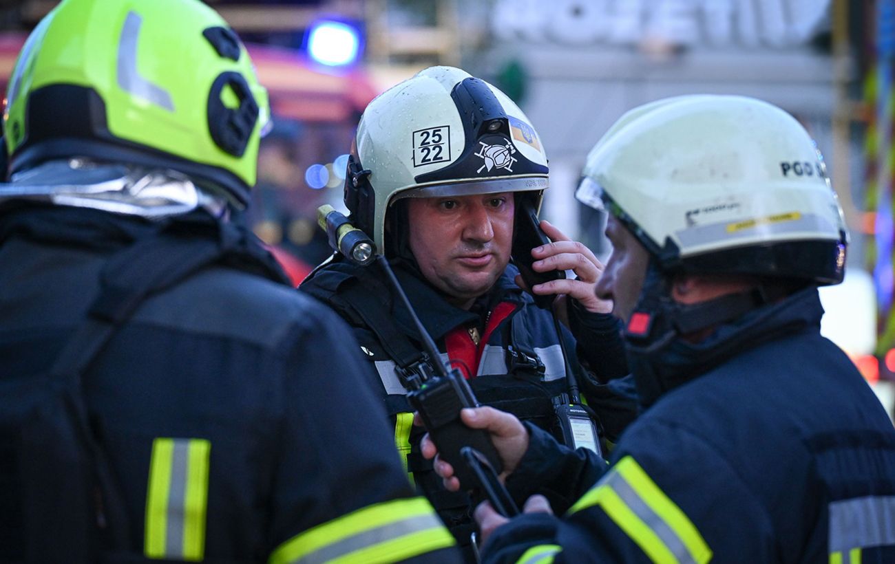 Росіяни атакували Київ дронами: в офісній будівлі спалахнула пожежа