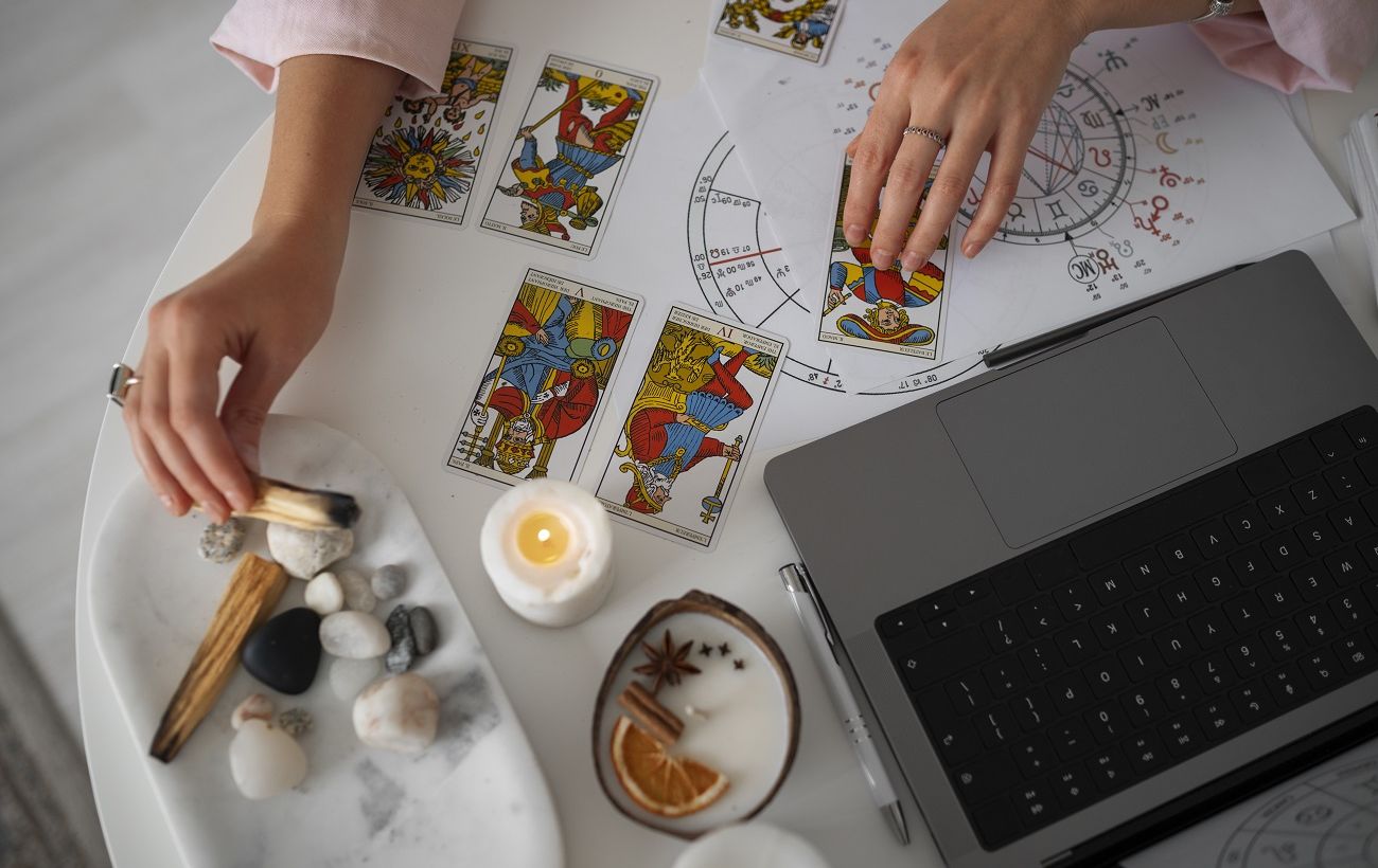 Таро-гороскоп на тиждень. Кому світять гроші чи нове кохання, а кому - розставання