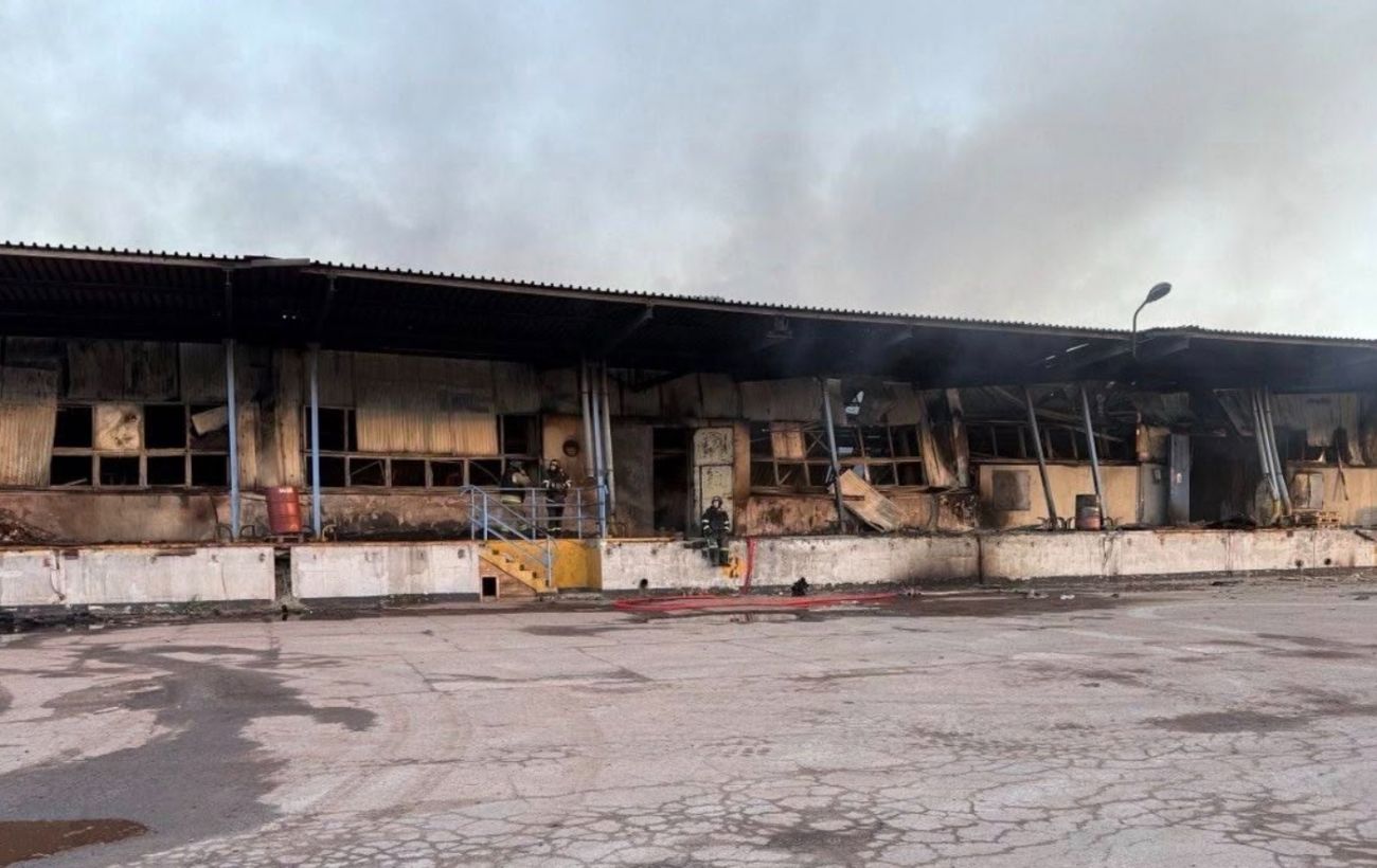 Під ударом сухарики та чіпси. РФ втретє за рік атакувала склади Star Brands у Павлограді