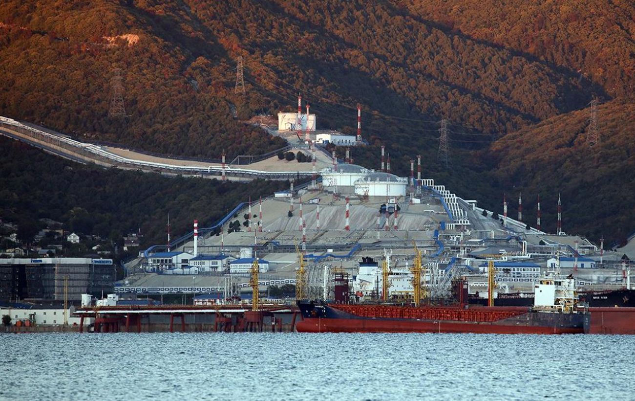 Нафтовий термінал "Шесхаріс" у Новоросійську припинив роботу після ударів України, - Reuters