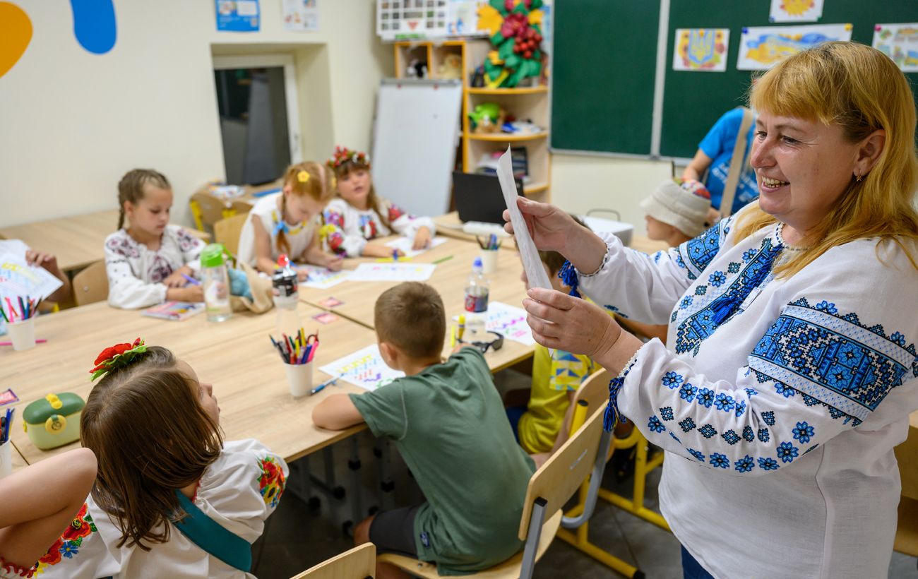 Зарплати вчителів зросли на 30%: у яких громадах виплачують найбільші надбавки