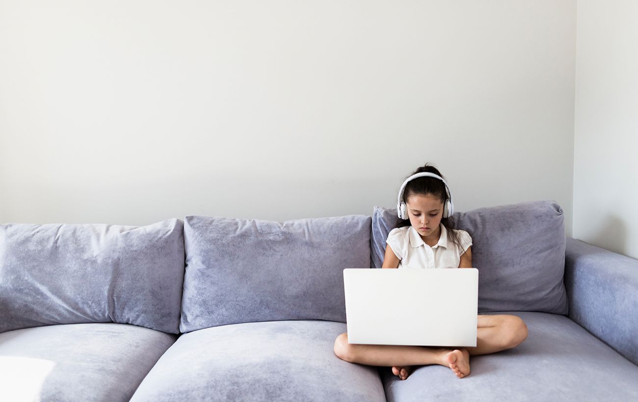 Небезпечні "друзі" у мережі: поліція порадила батькам, як вберегти дітей від кібергрумінгу