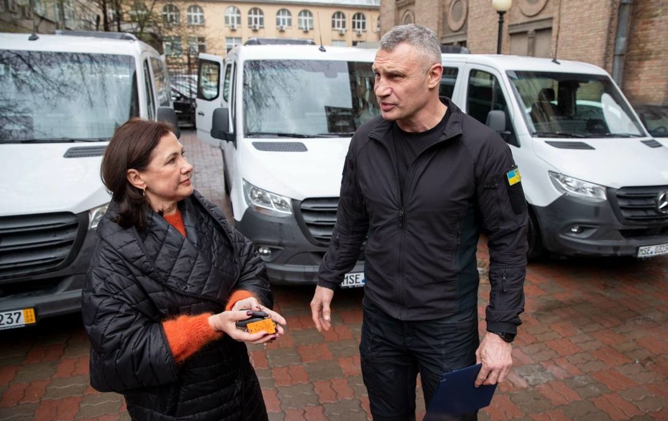 Київ отримав автобуси, на які чекали тисячі людей: Кличко показав допомогу від німців