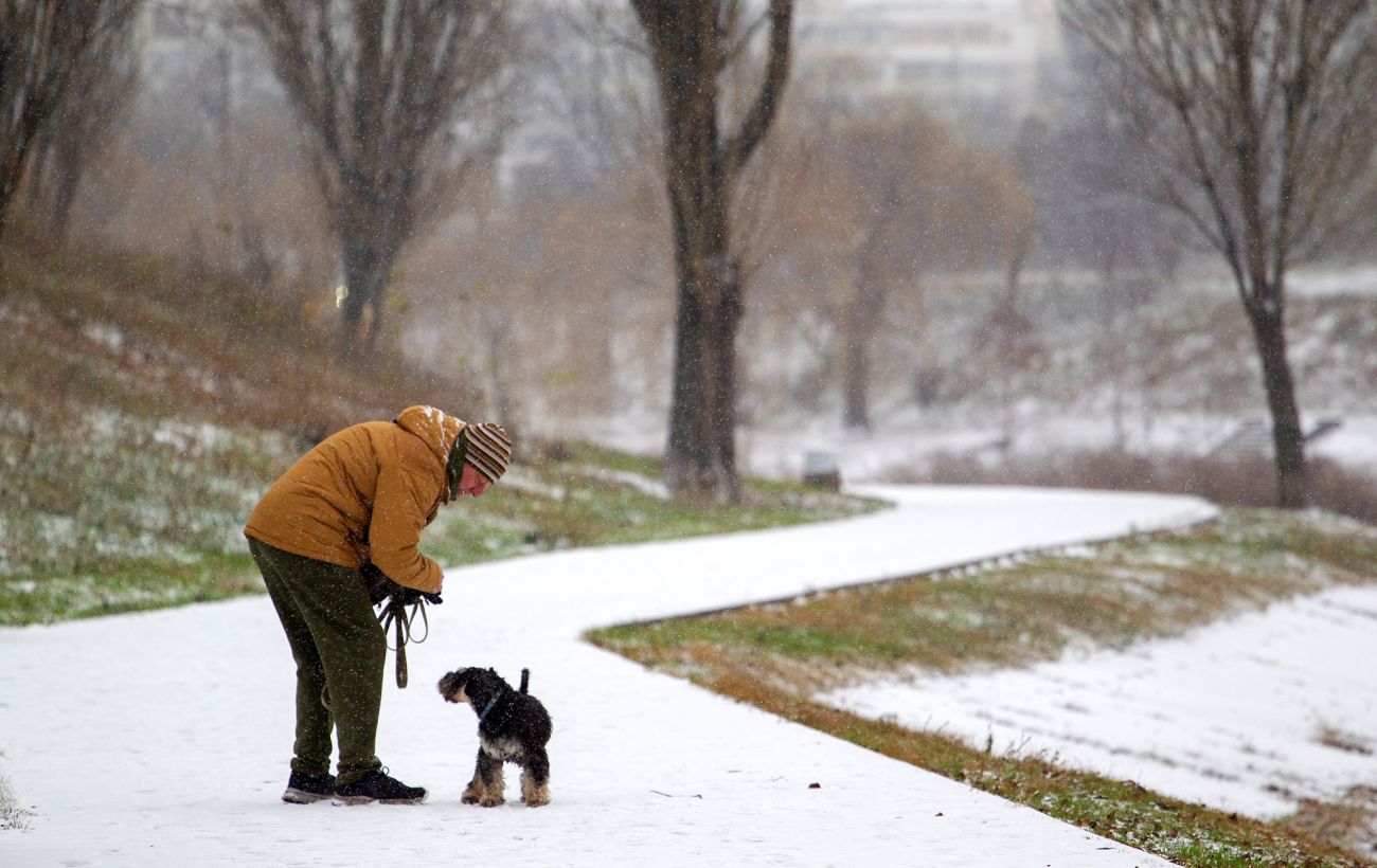 Низку областей України у Чистий четвер "засипає" снігом (відео)