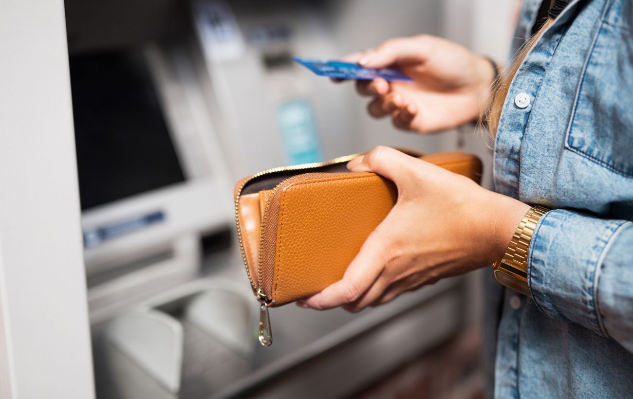 "Ощадбанк" почав блокувати картки: у ПФУ пояснили причини та як не втратити виплати