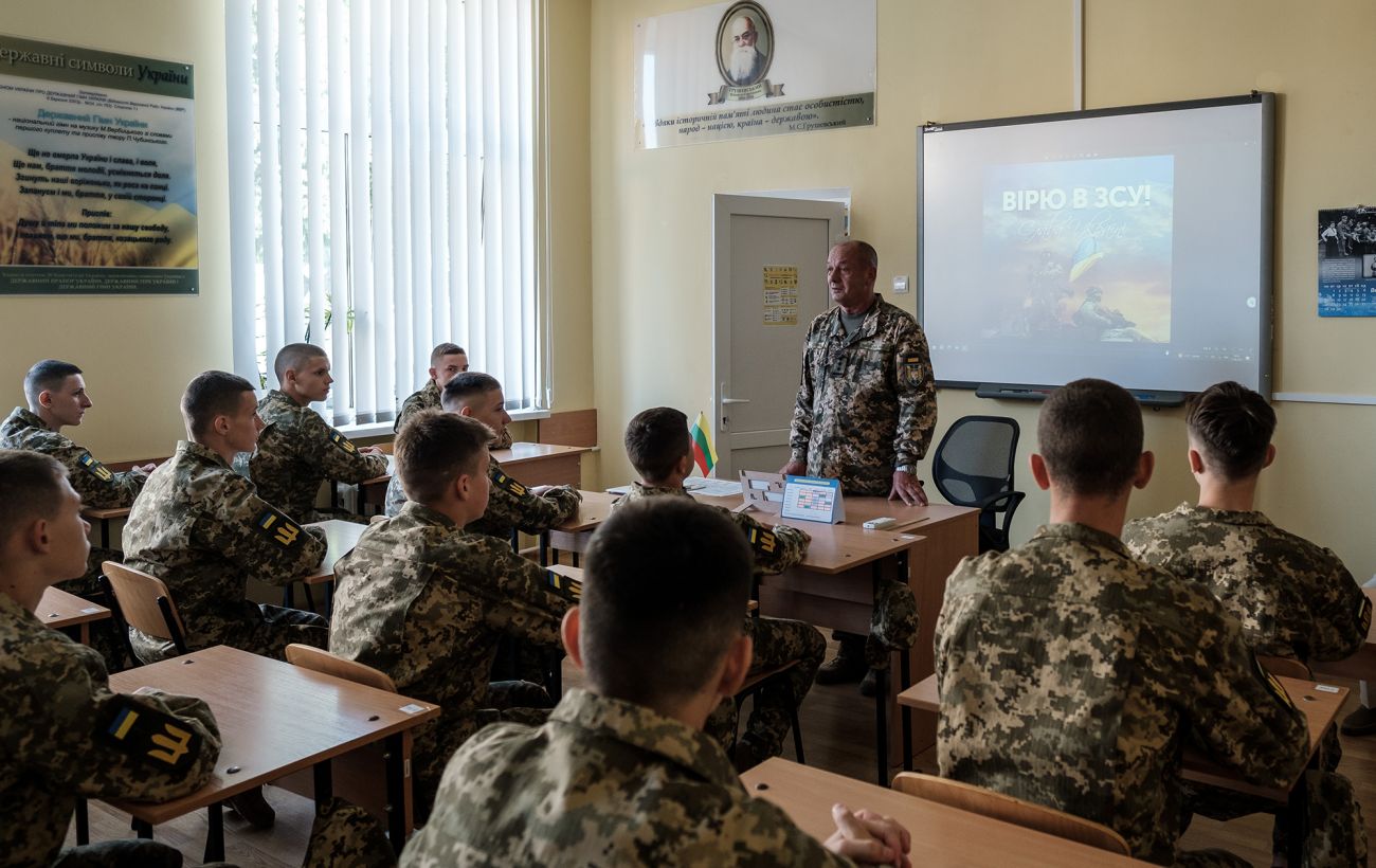Прийом документів до військових вишів і коледжів продовжили: коли новий дедлайн