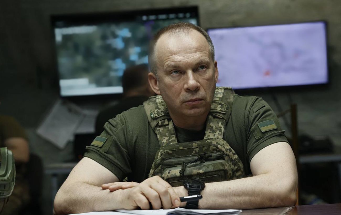 Ворог тисне на Костянтинівку, не рахуючись із втратами, - Сирський
