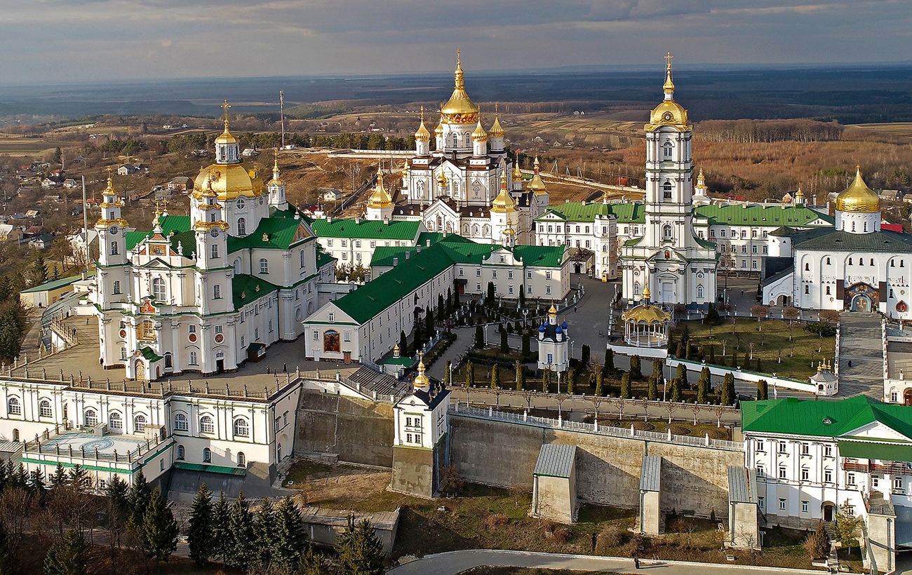 Почаївську лавру перевірять на зв'язки з забороненою в Україні релігійною організацією