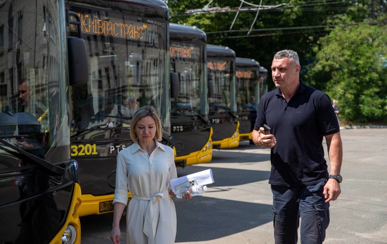 Нові інклюзивні тролейбуси та автобуси вийшли на маршрути Києва, - Кличко