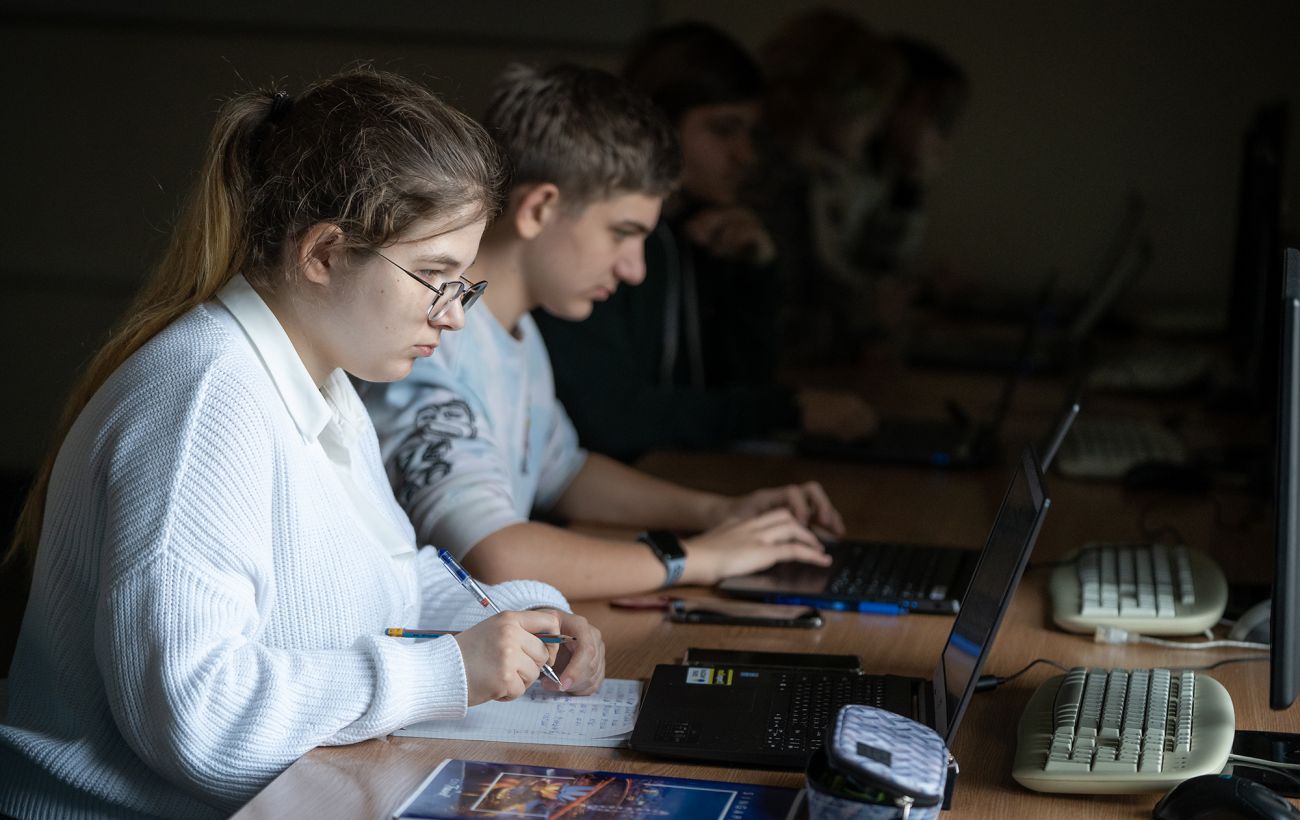 Відмова від класів, вибір предметів і не тільки: які зміни чекають на старшу школу в Україні